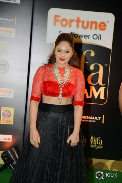 Nikesha-Patel-at-IIFA-Utsavam-2016